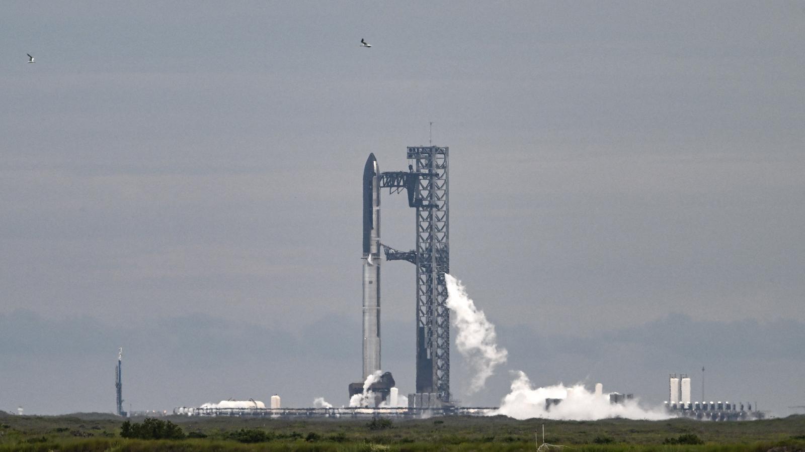 Megint nem sikerült felszállnia a világ legnagyobb űrhajójának