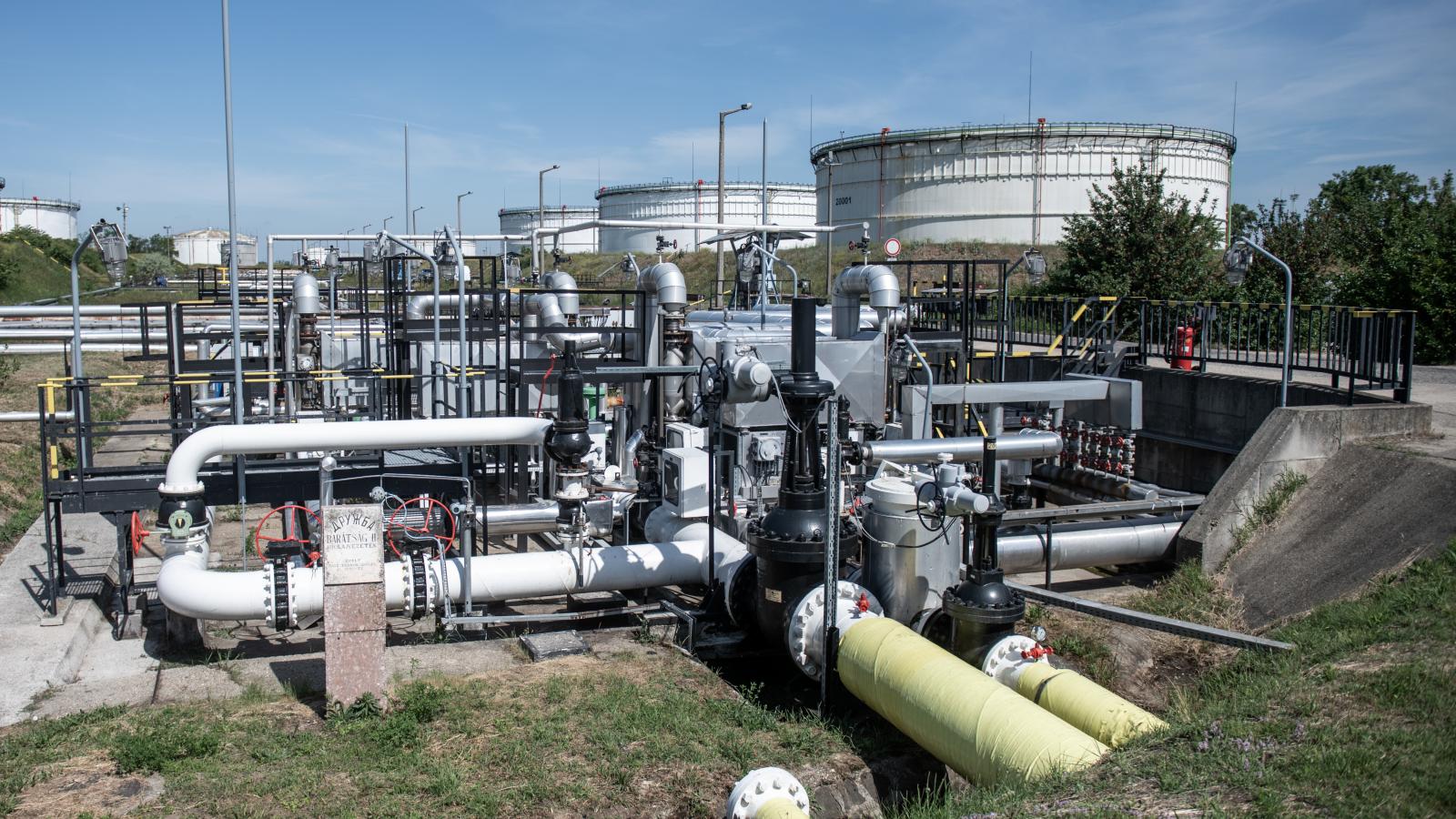 A Barátság II. kőolajvezeték becsatlakozása a MOL százhalombattai finomítójának területén