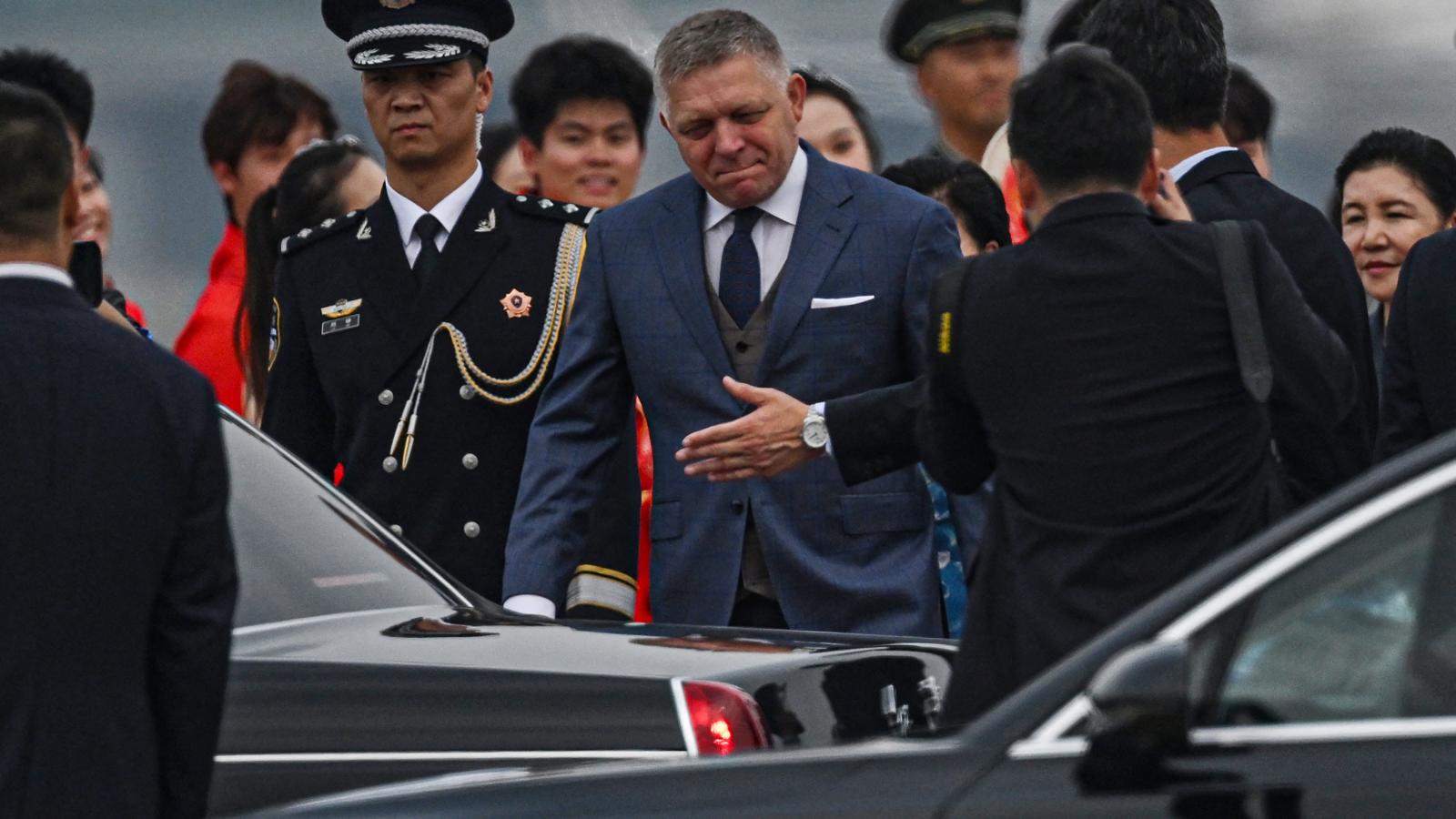 Robert Fico érkezése Pekingbe szeptember 2-án