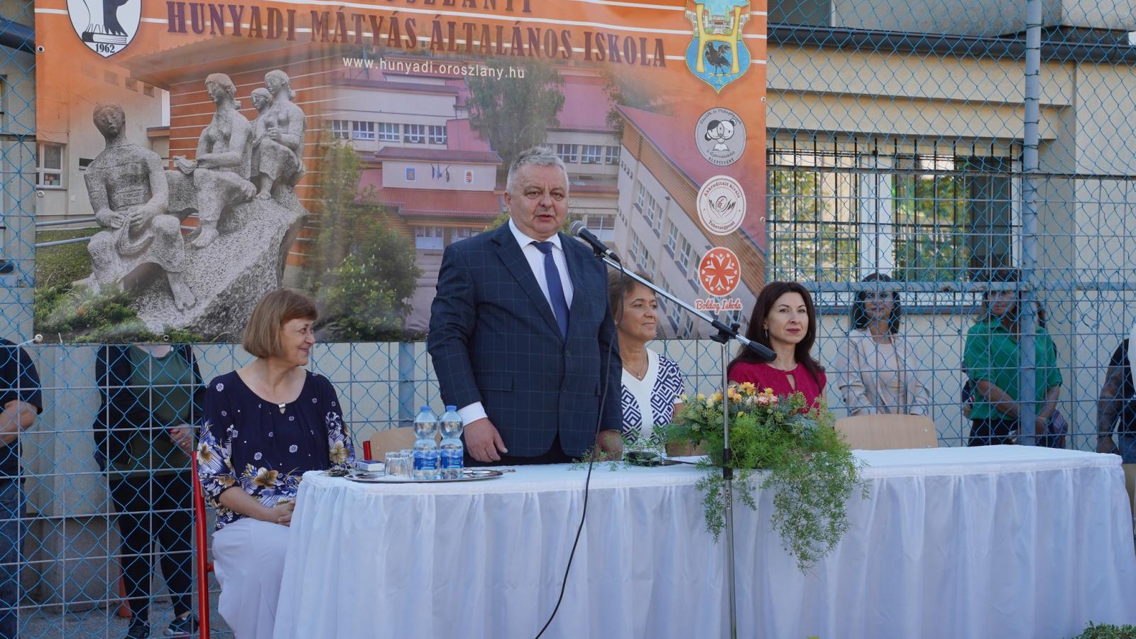 Takács Károly polgármester tanévnyitó beszéde szeptember 1-jén