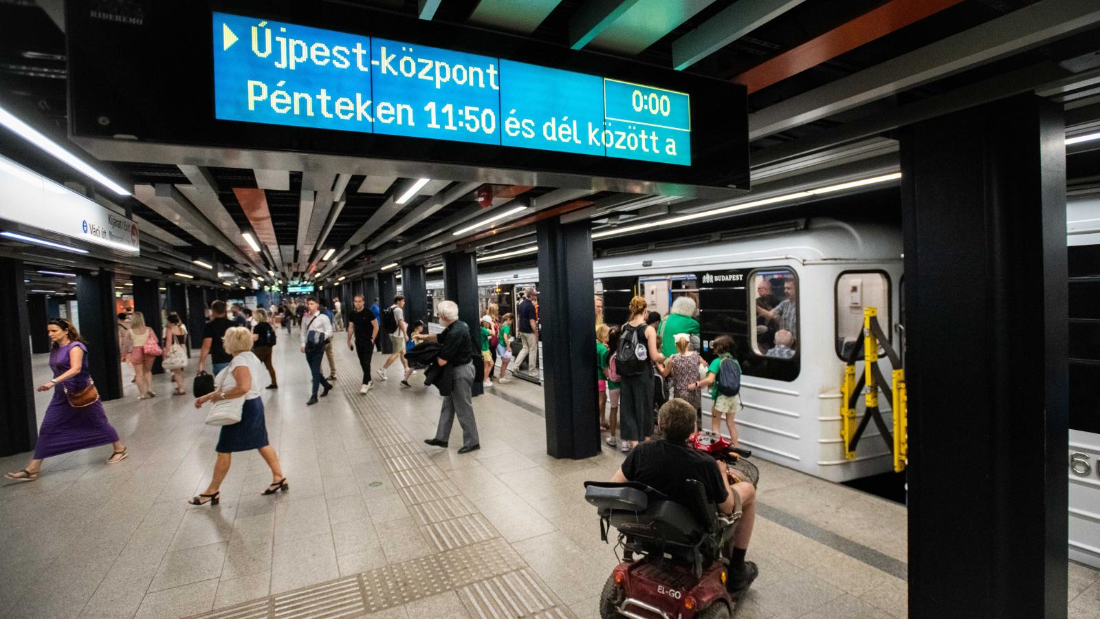 Az elvonások elleni tiltakozásul júniusban tíz percig szünetelt a fővárosi tömegközlekedés