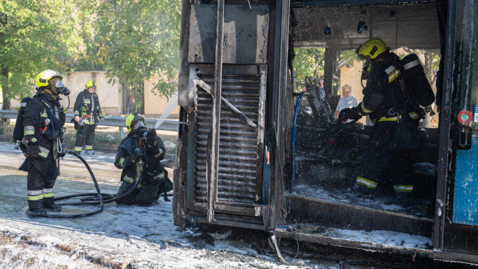 Kigyulladt autóbusz a XII. kerületben augusztus 14-én