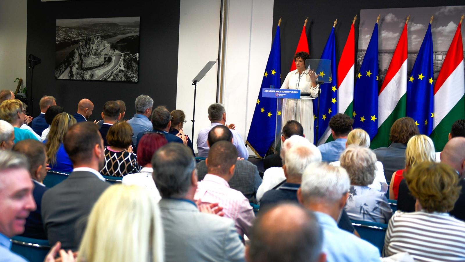 Dobrev: vissza kell térni a demokrata hagyományokhoz