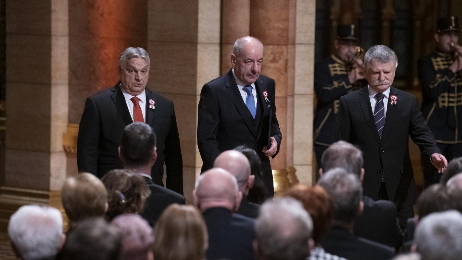 Az összes megkérdezett többsége szerint Sulyok Tamás nem független a kormánytól