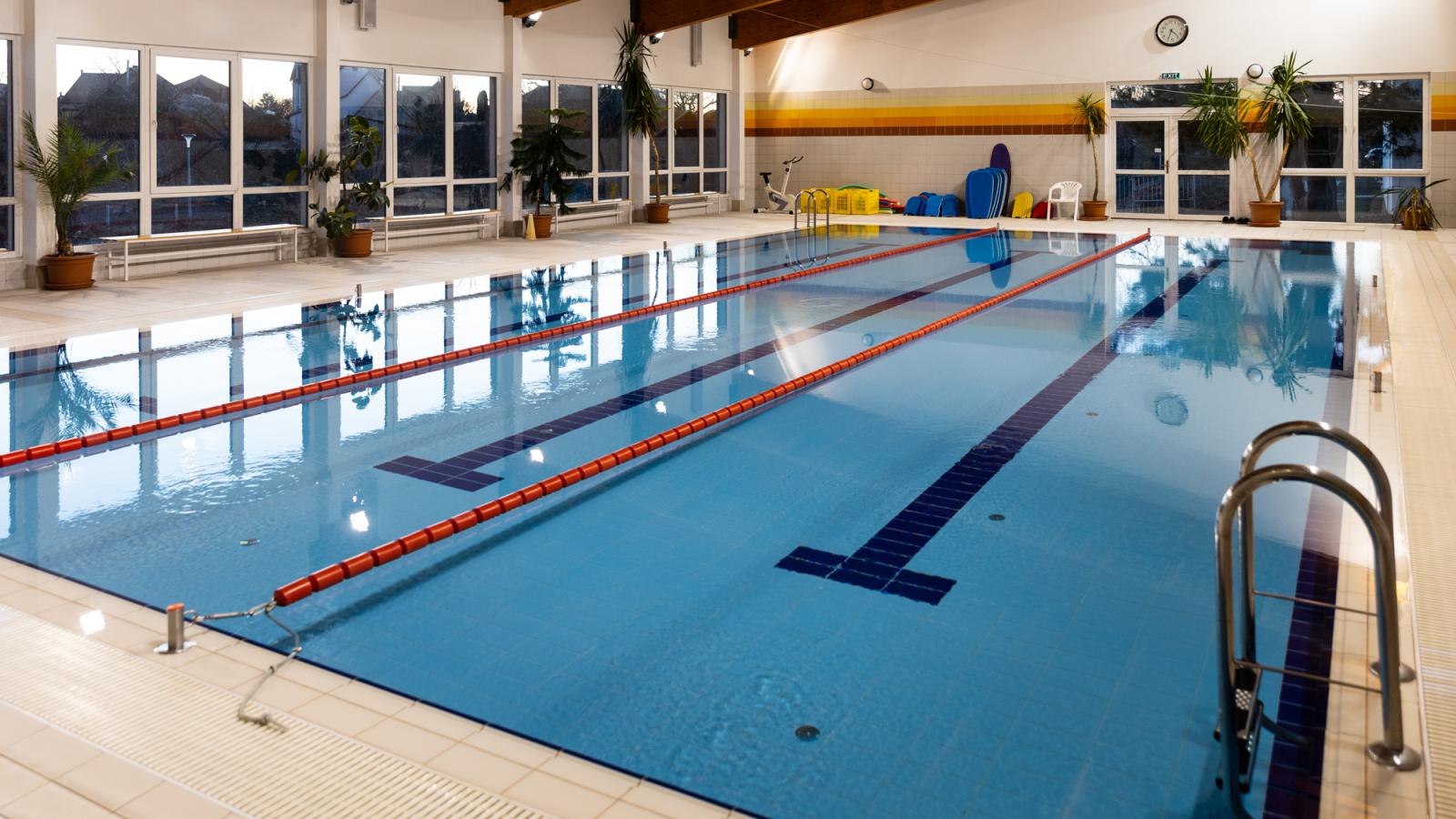 A tatai tanuszoda úszómedencéje - Korábbi felvétel