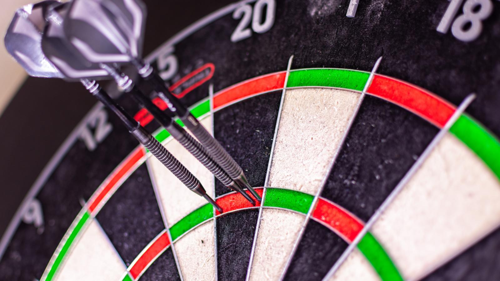 Három tripla húszat sem könnyű dobni, 501-ről kilenc nyíllal kiszállni még nehezebb