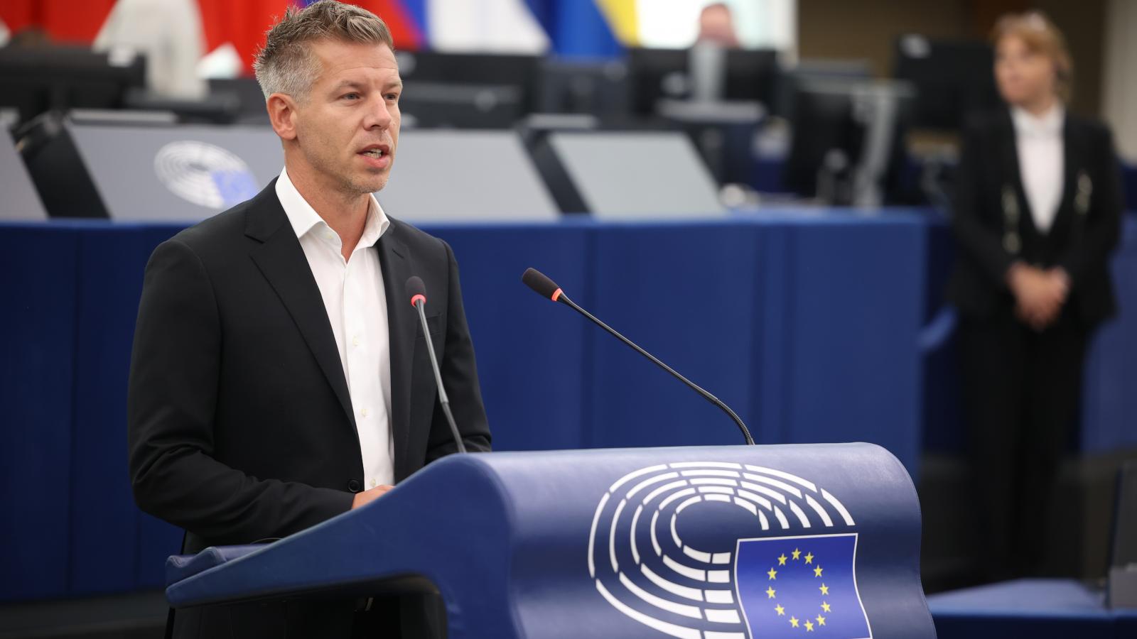 Magyar Péter az Európai Parlamentbe 2025. július 10-én