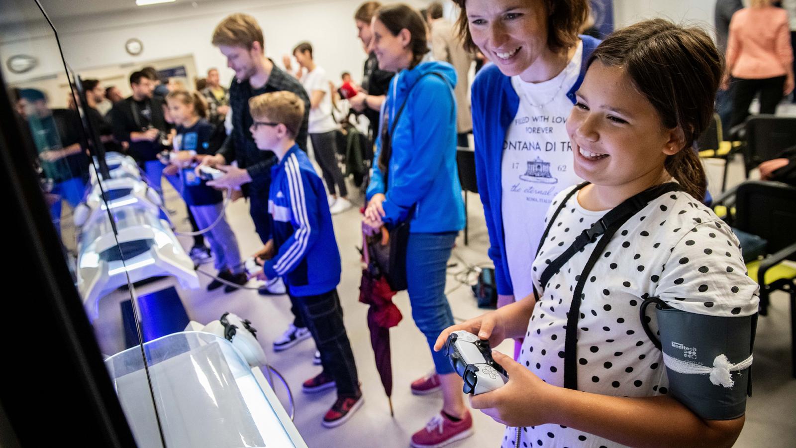 A konzolokkal játszva a gyerekek pár percre olyanokká válnak, mint egészséges társaik