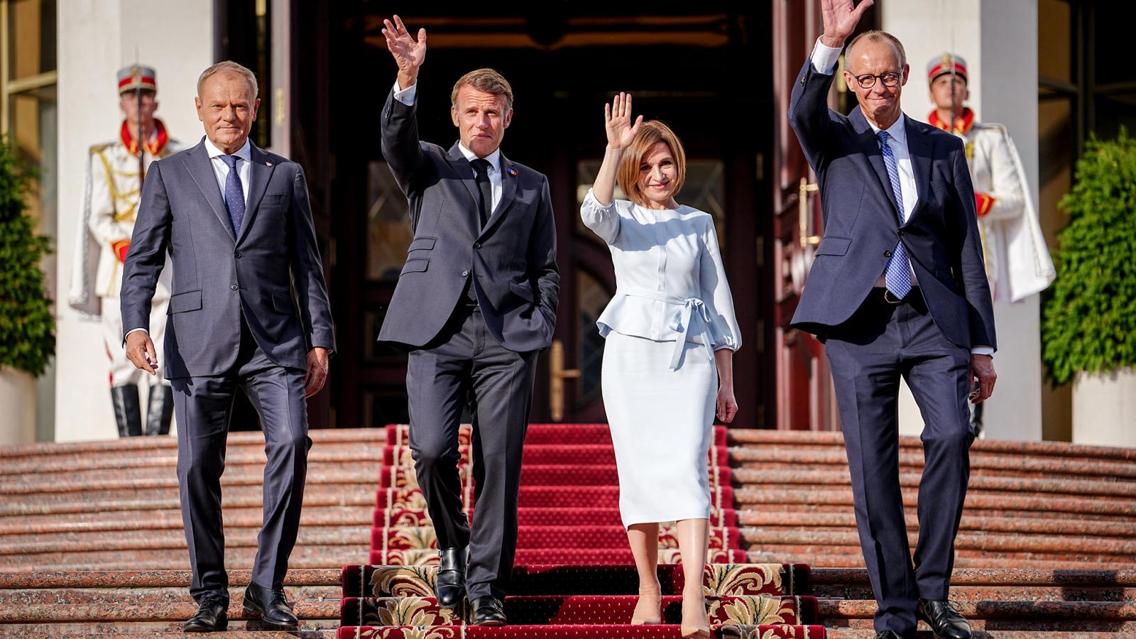 Emmanuel Macron francia elnök, Friedrich Merz német kancellár és Donald Tusk lengyel miniszterelnök augusztus végén közös látogatást tettek Chisinauban. Az uniós országok vezetői így demonstrálták országaik és az EU támogatását Moldova európai integráció