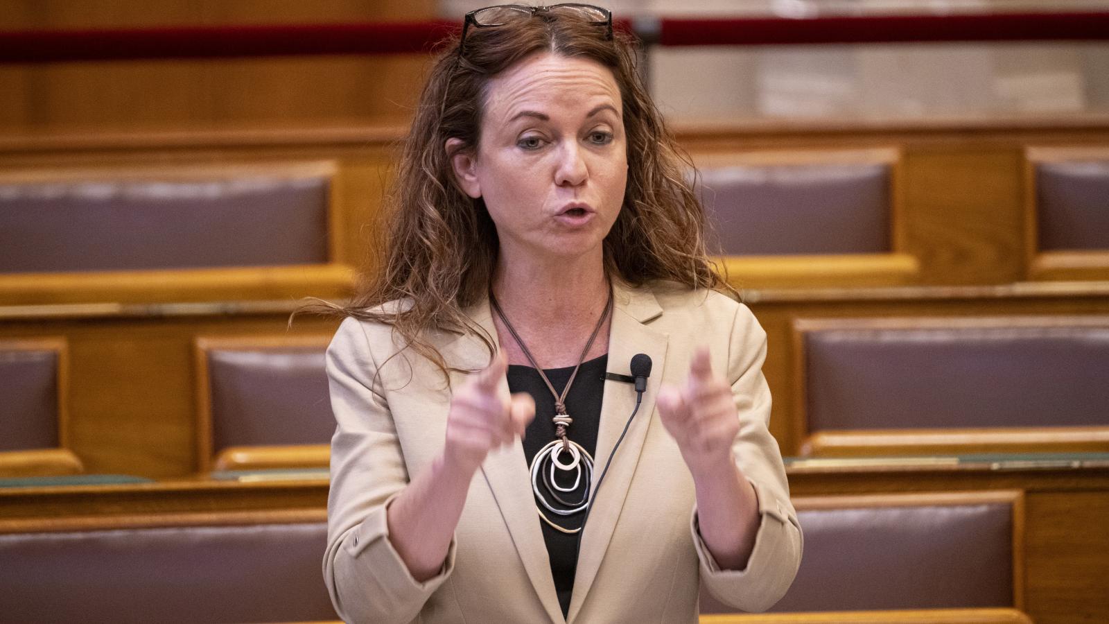 Szabó Tímea az Országgyűlés plenáris ülésén szeptember 29-én 