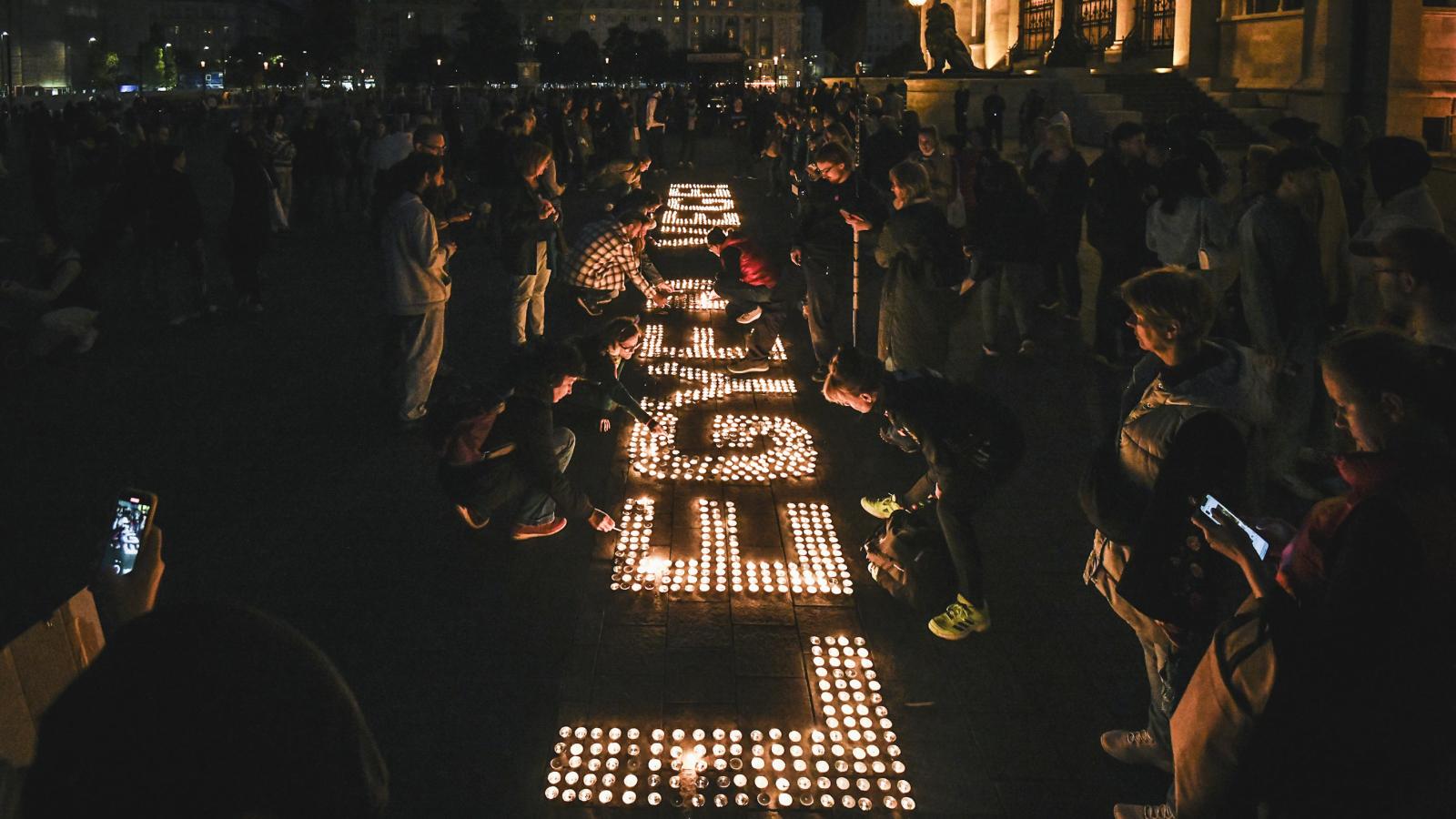 Néma demonstrációval hívták fel a figyelmet vasárnap a gyermekvédelemre