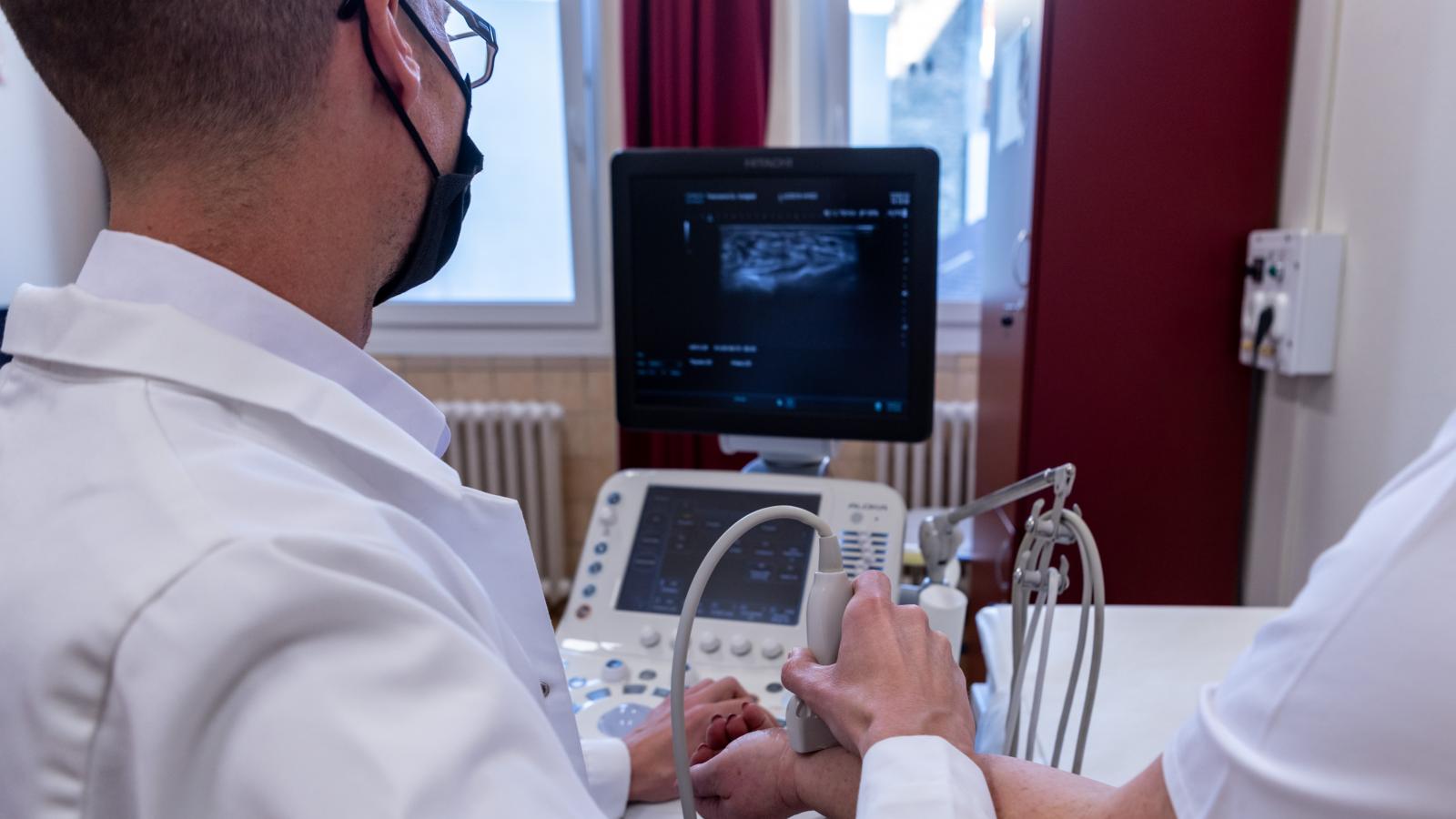 Legalább az ellátások felében olyan orvosokkal találkozhat a véleményformáló, akik mindkét szférában fogadhatják őt