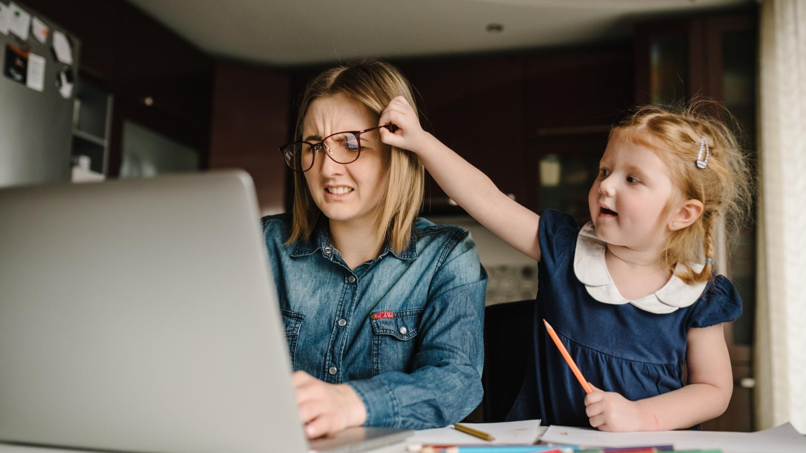 Kedvezményekből akad bőven, de az állam mégsem segíti érdemben a munkaerőpiaci visszatérést