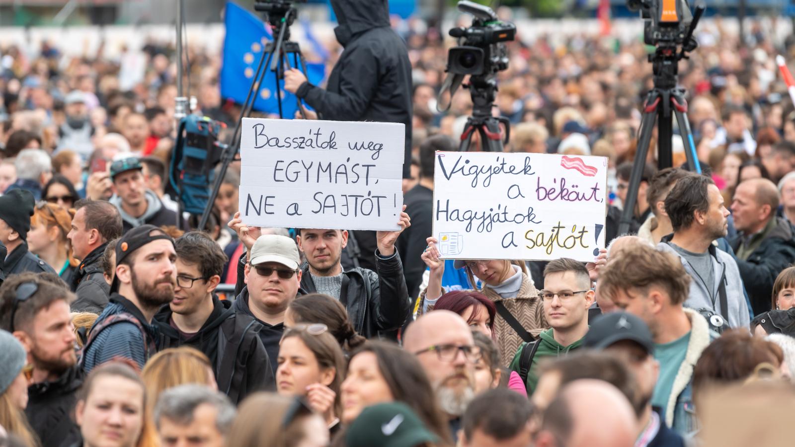 Határozott vélemény. Tüntetés május 18-án