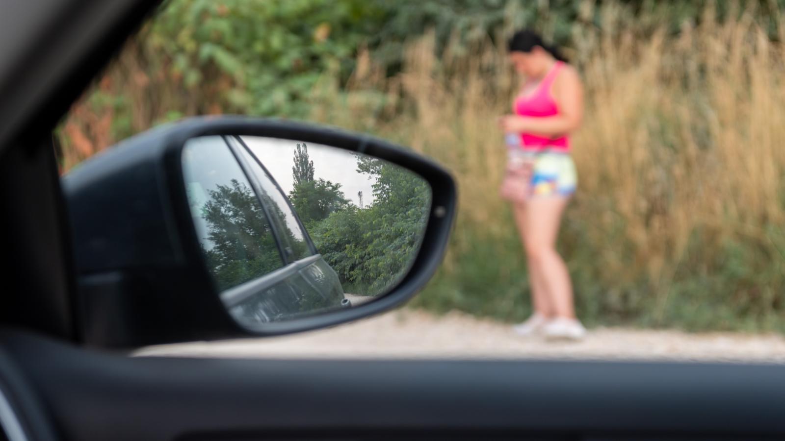 Páratlan oldalról a párosra. Életkép a miskolci Szinva utcában
