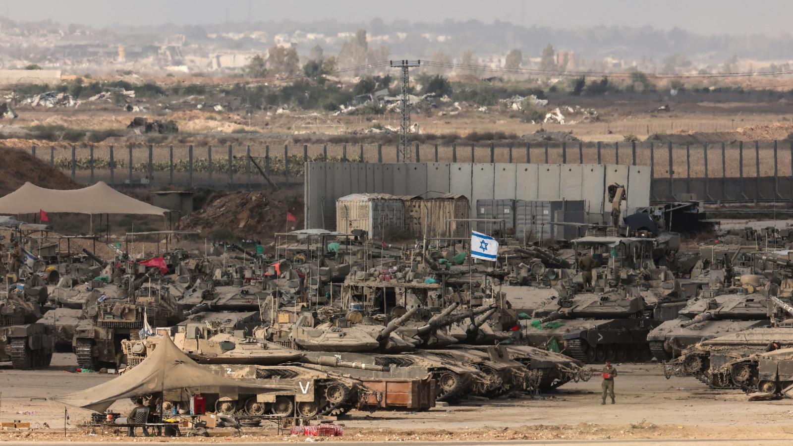 Izraeli csapatok a gázai határkerítésnél szeptember 9-én