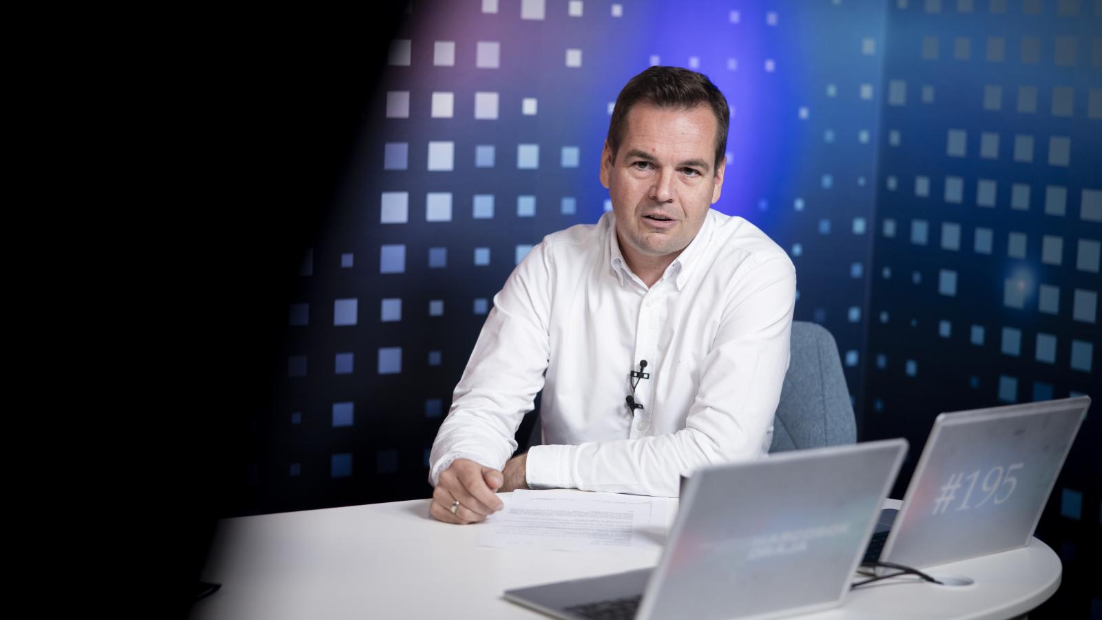 Németh Balázs műsorvezető a Harcosok órája szeptember 29-i adásában