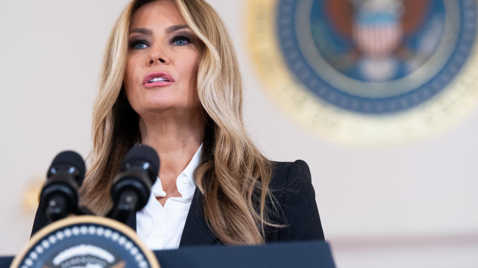 A first lady távolba tekintve azt mondta, hogy hamarosan eljön a béke