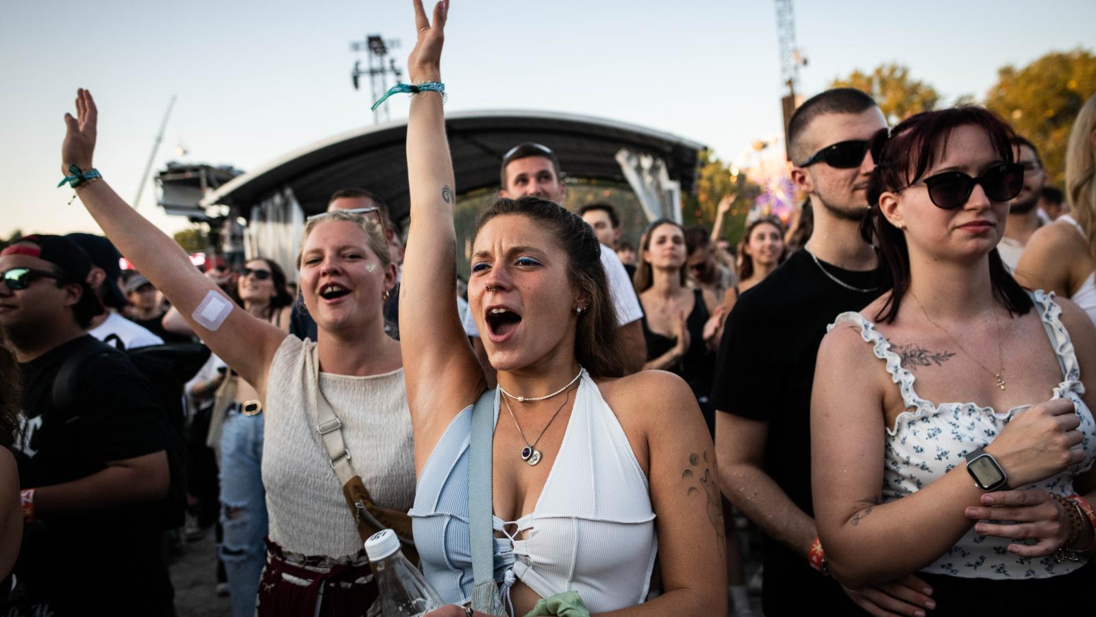Fesztiválozók a 2025-ös Szigeten.