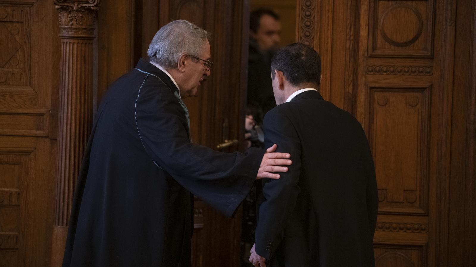 Illusztráció: Zamecsnik Péter és Gyárfás Tamás a Budapesti Törvényszéken 2024. február 8-án