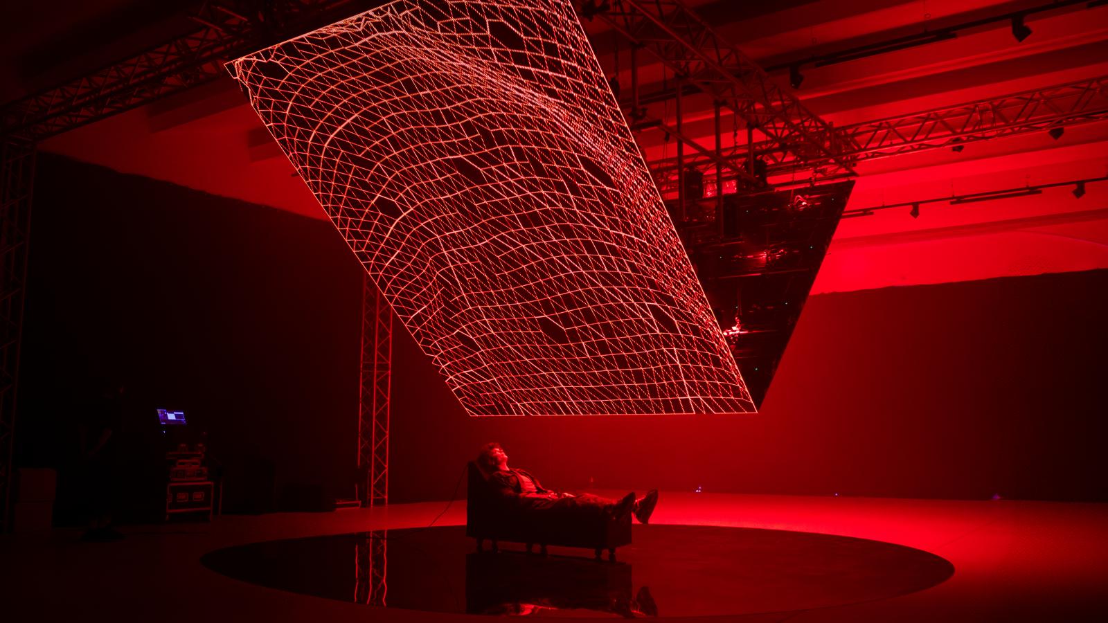 Az X nevű interaktív installáció a látogatók testi adataira is reagál