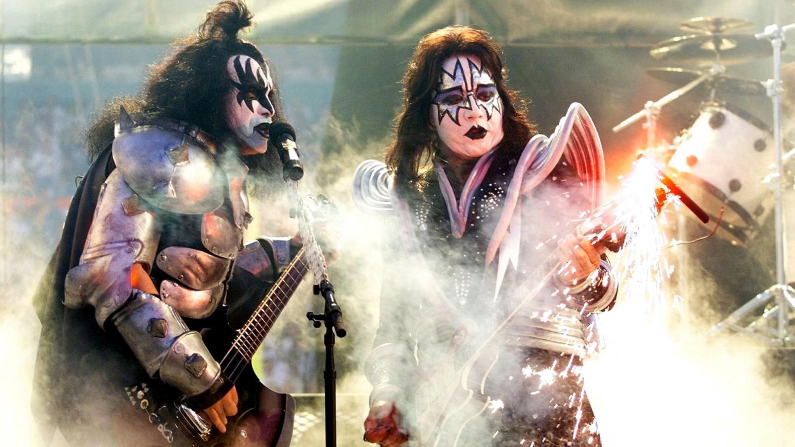 Gene Simmons és Ace Frehley 1999. január 31-én