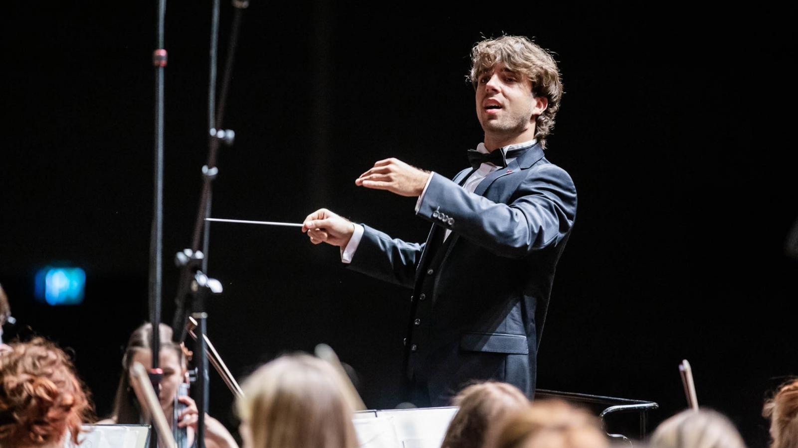 A fiatal dirigens, aki egy itthoni, állandó zenekari munkáról álmodik