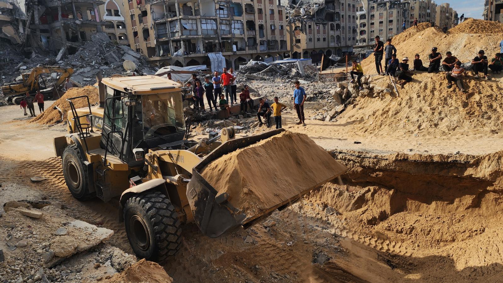 Túszok holttestének a keresése szombaton Tel-Avivban