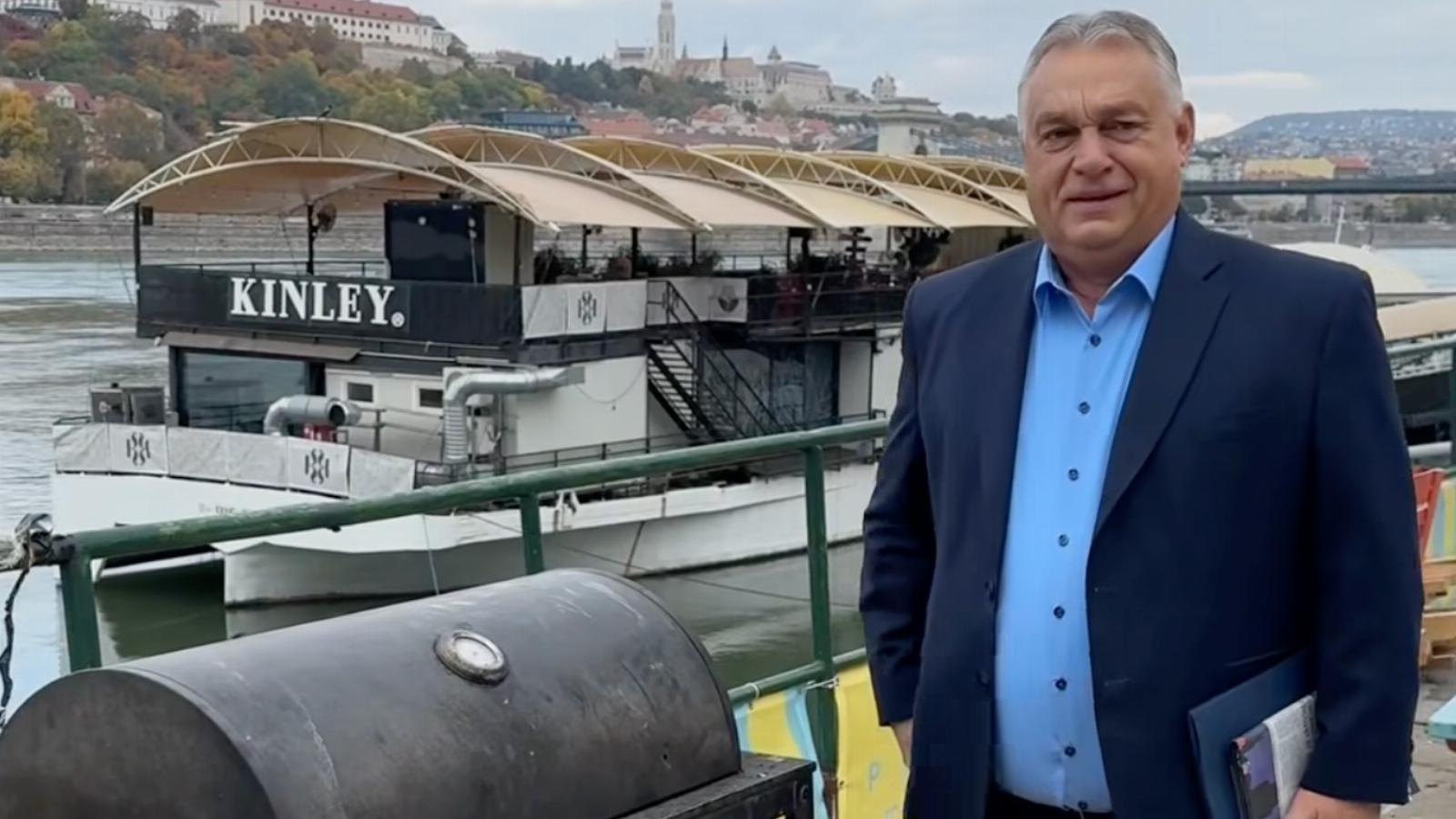 A kormányfő hétvégén lesétált a rakpartra és szörnyülködött. „Ennyire futja” - mondta