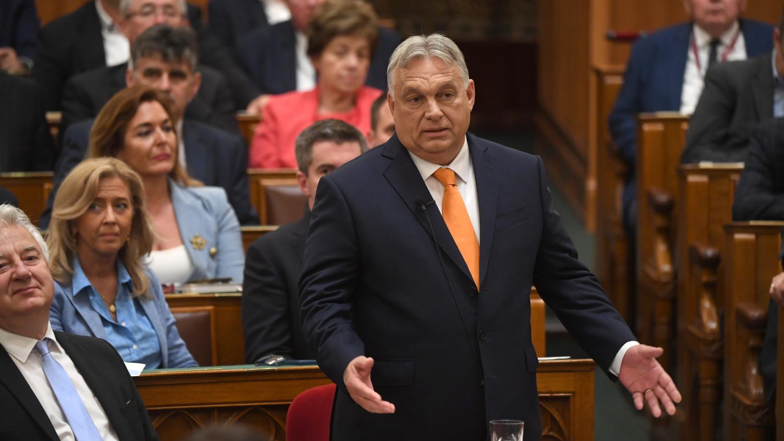 Orbán Viktor a Parlamentben – korábbi felvétel