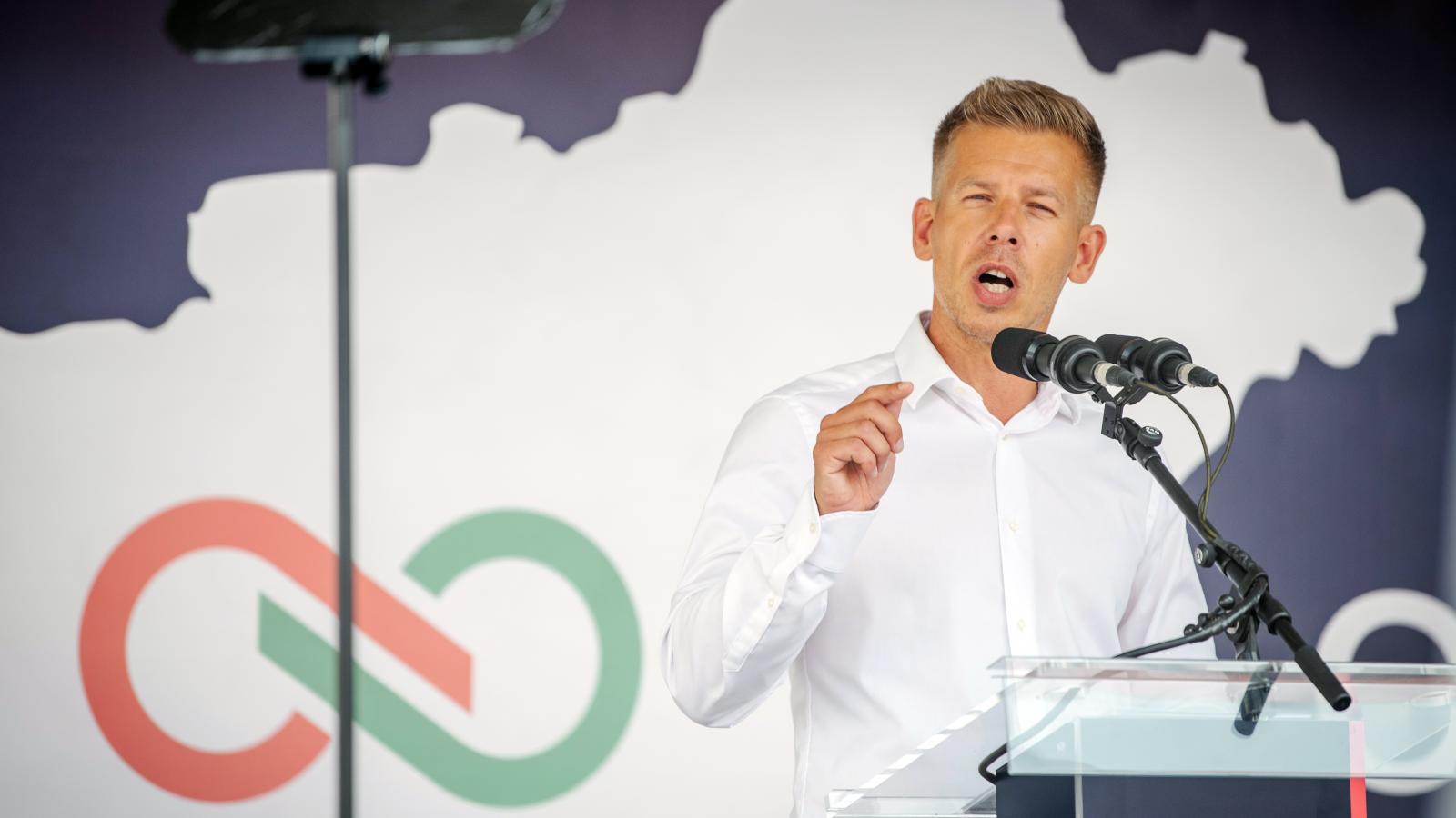 Magyar Péter lassan másfél éve kampányol, a Fidesz pedig Orbánnal kezdett hajrázni. Még hét hónap…