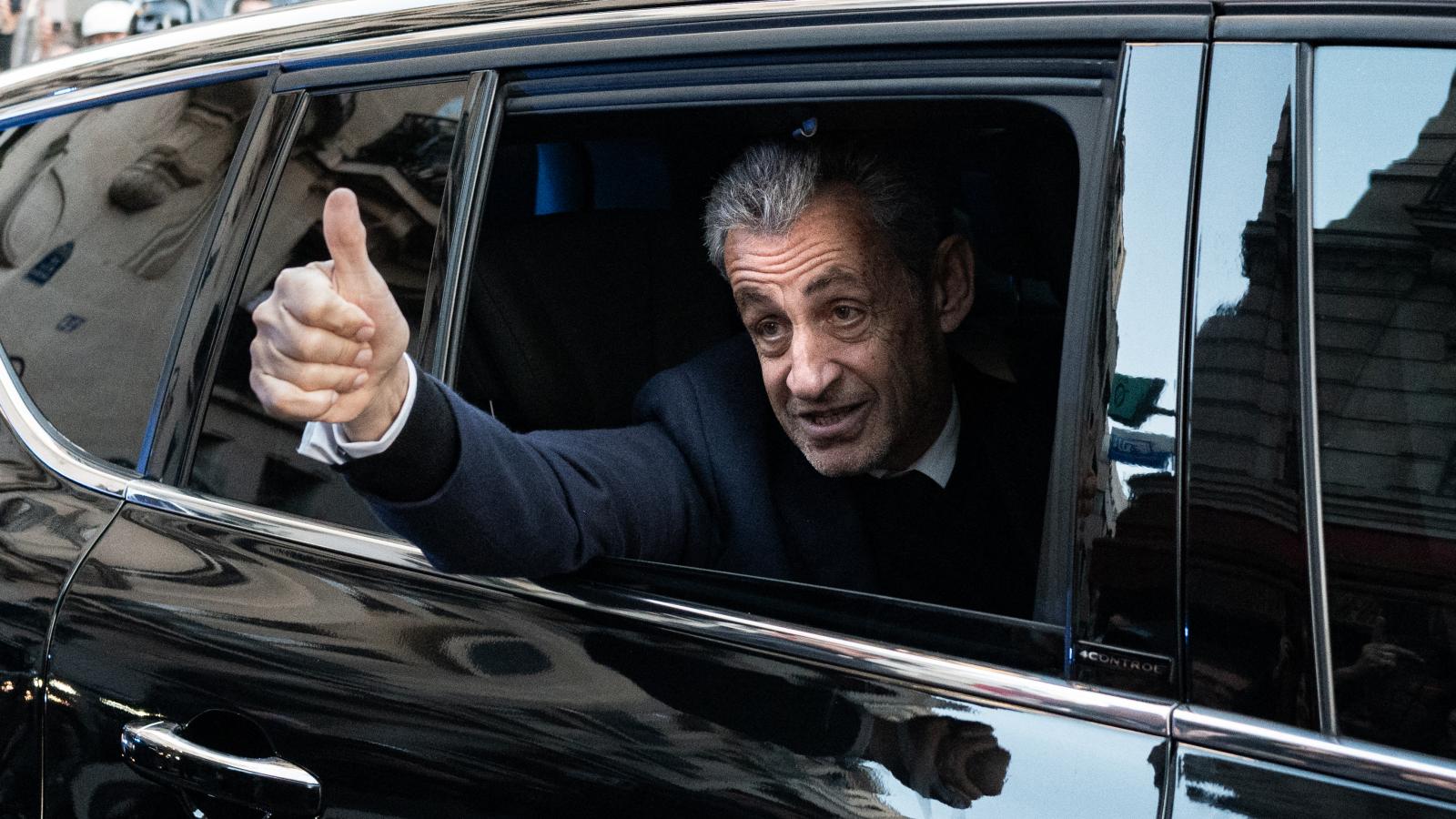 Nicolas Sarkozy kedd reggel indulóban a börtön felé