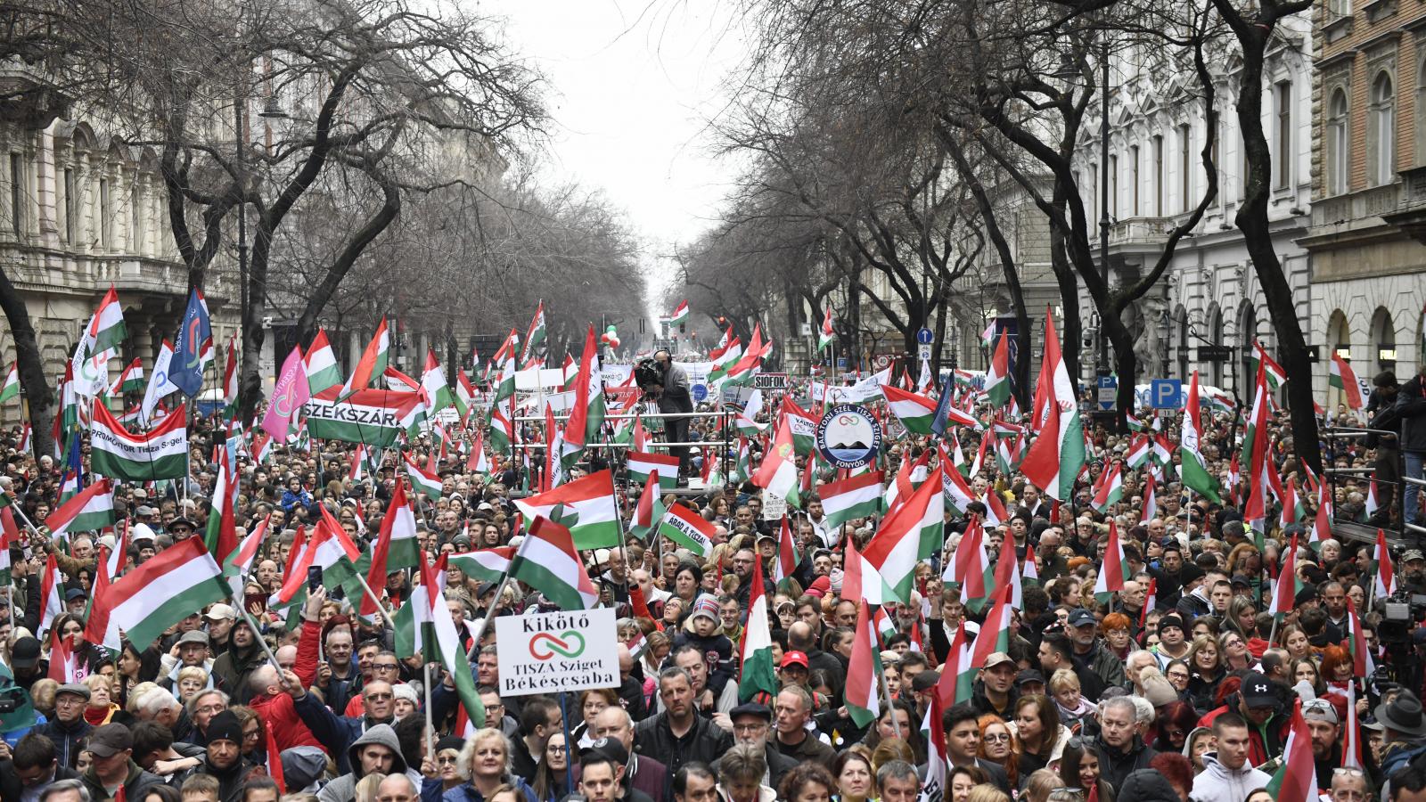 A Tisza Párt 2025. március 15-i nagygyűlése az Andrássy úton 