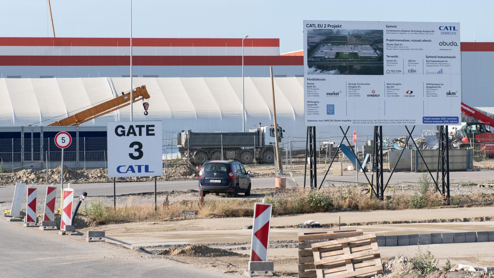 Az autó- és az akkumulátorgyártással a kormány mindent egy lapra tett fel