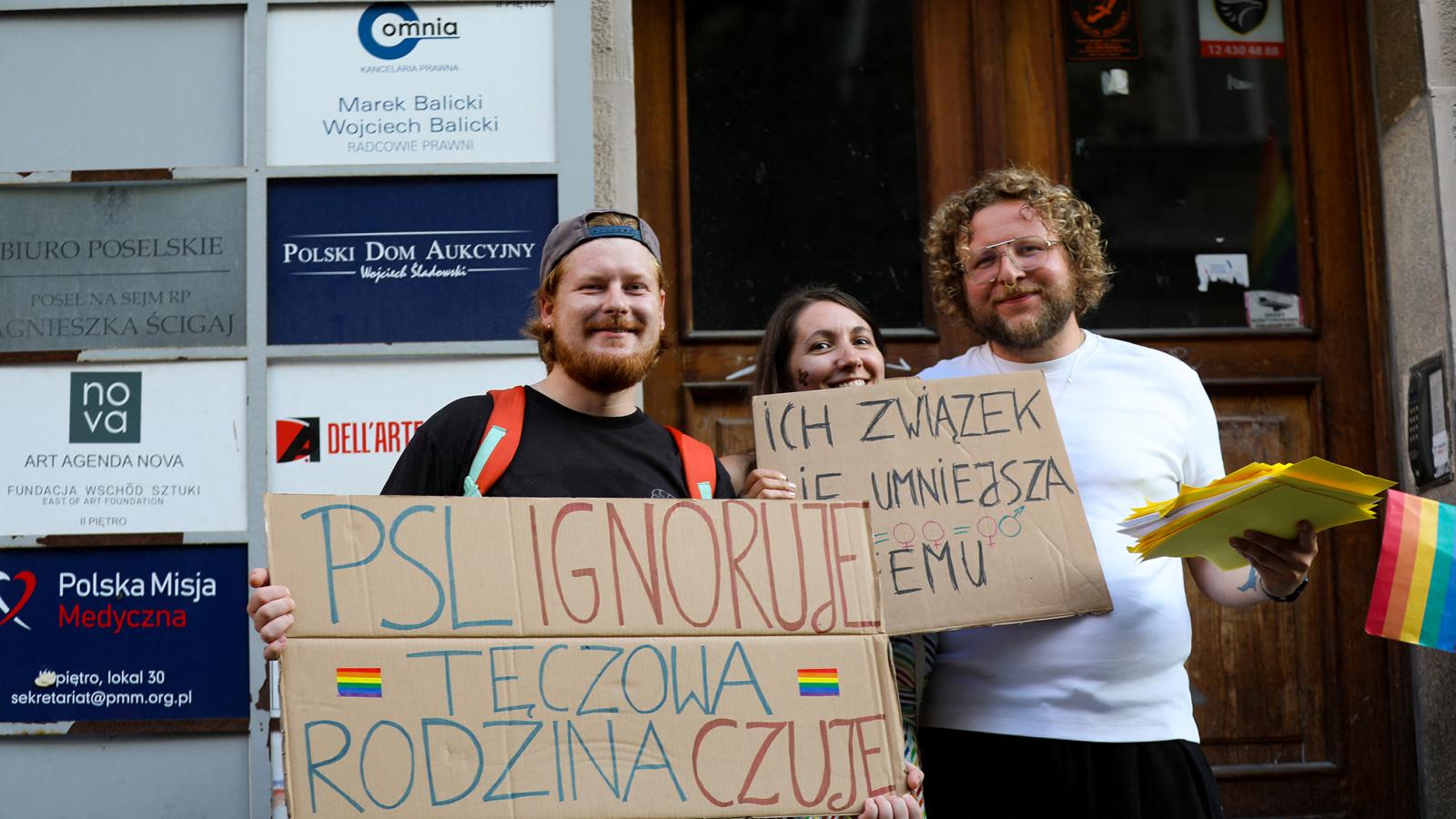 Tavaly novemberben is tüntettek a Lengyel Néppárt irodája előtt a párt élettársi kapcsolatokról javasolt törvénytervezete ellen