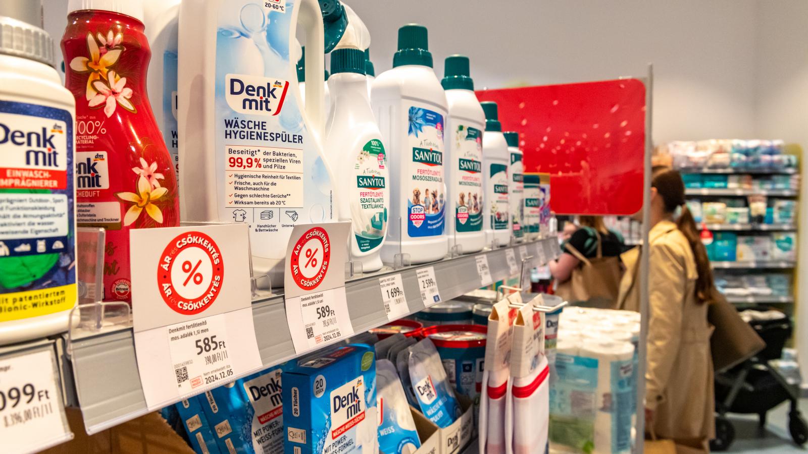 A kormány a kommunikációjában összemossa az árrést és a nyereséget, amivel az embereket is összezavarja