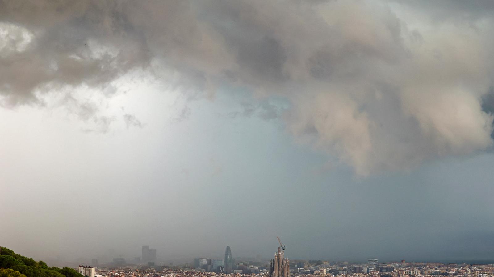Esőfelhők Barcelonában