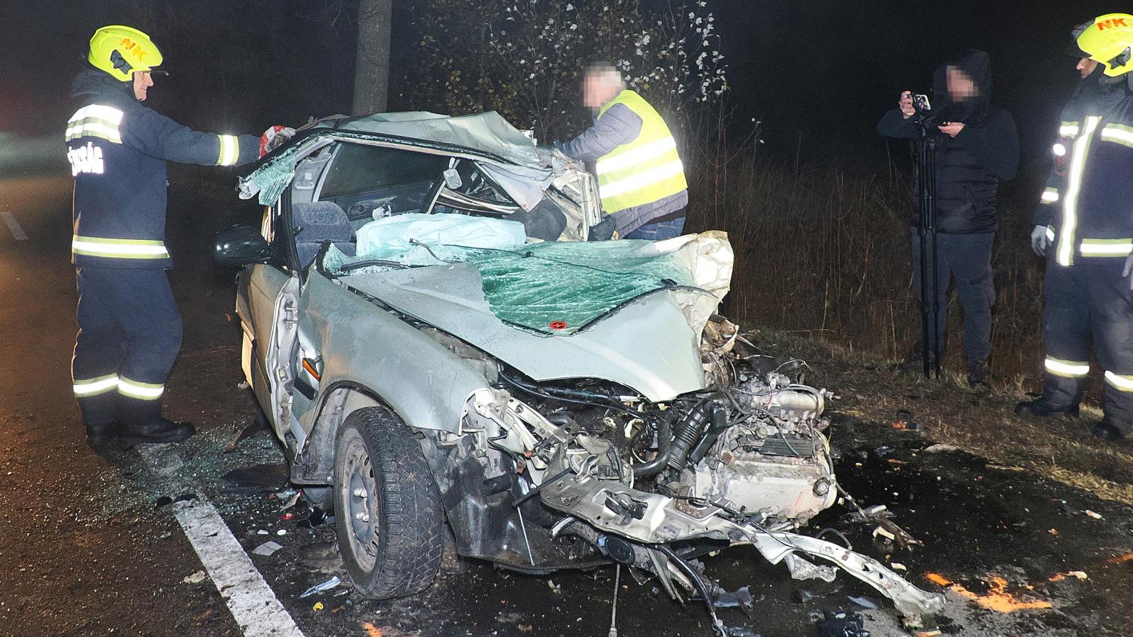 Az összeroncsolódott személyautó november 10-én 