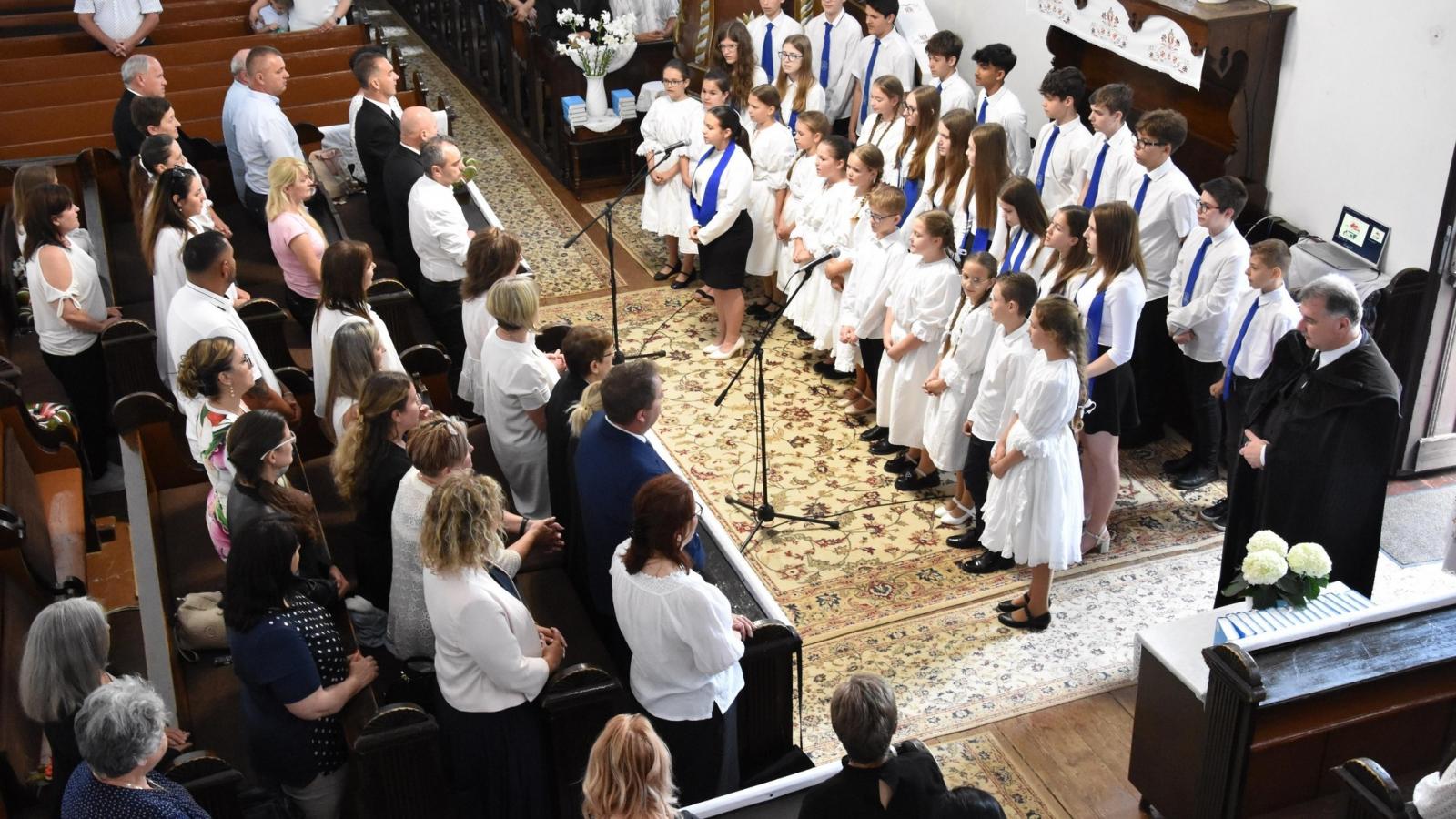 Az egyik református iskola igazgatója azzal érvelt, hogy hiába egyeztettek a roma nemzetiségi önkormányzattal, hiába voltak nyitottak, nem történt előrelépés