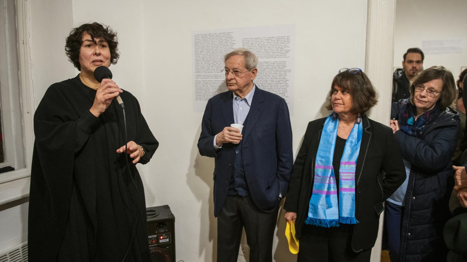 Rajk Judit és Nádas Péter. A helyszín maga is bizonyíték, Rajk László műteremként használta 2019-ben bekövetkezett haláláig