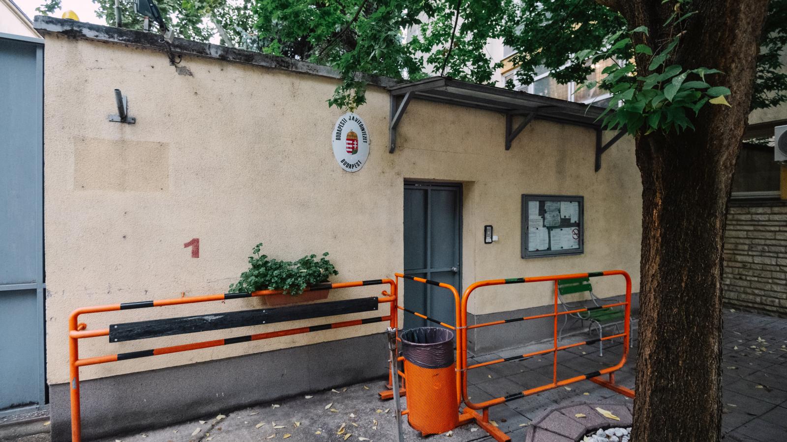 A Szőlő utcai javítóintézet bejárata