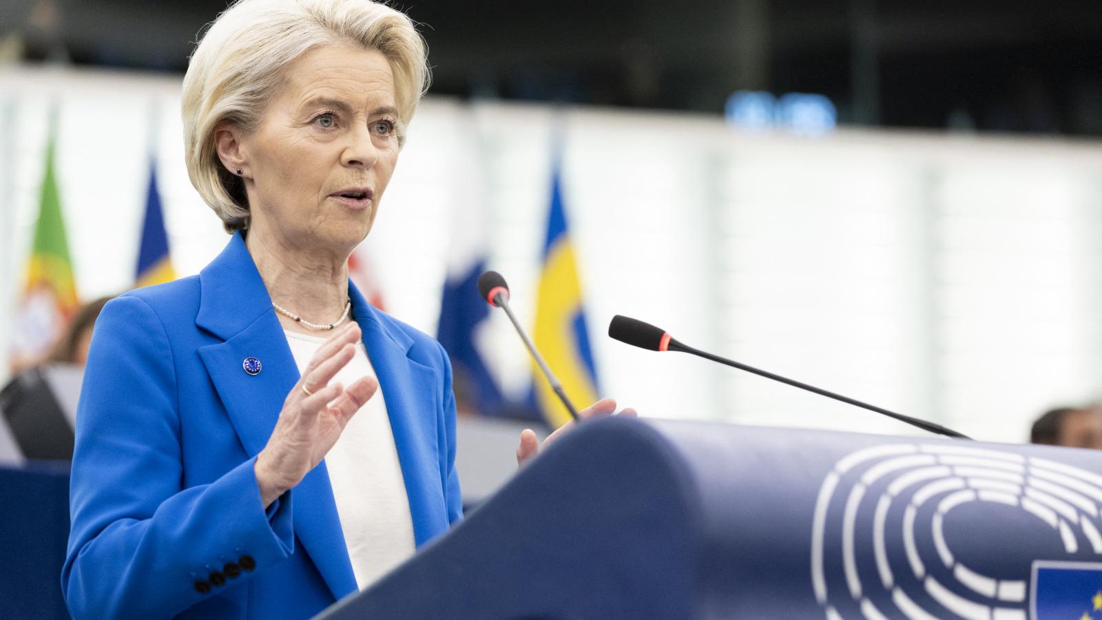 Ursula von der Leyen, az Európai Bizottság elnöke az uniós testület elleni bizalmatlansági indítványokról szóló EP-vitán 2025. október 6-án. 