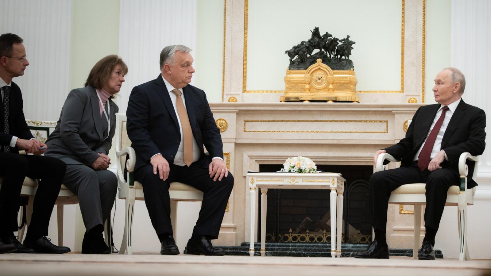 A világsajtó is felfigyelt rá, hogy Orbán tolmácsa félrefordította Putyint