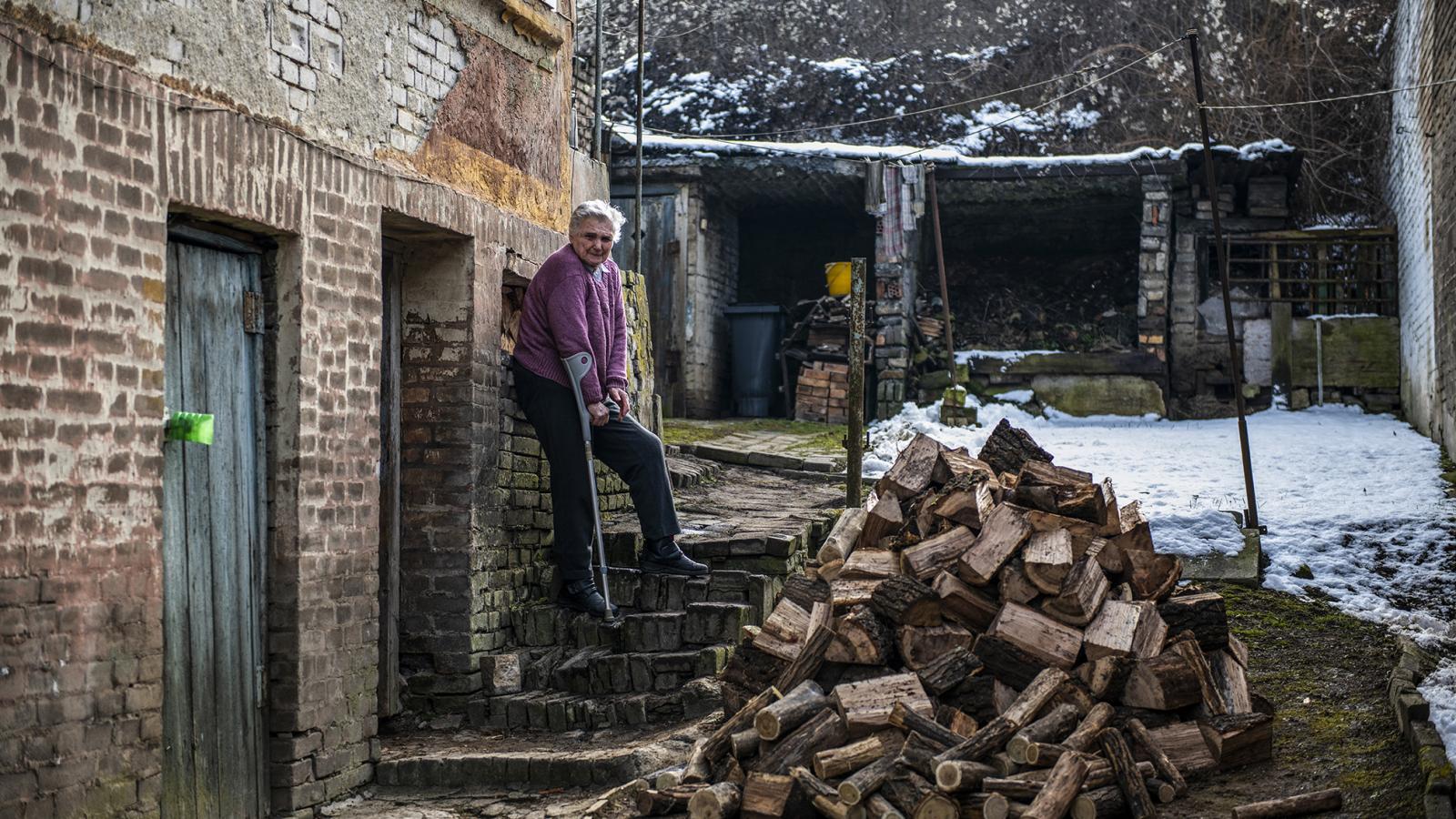 Ha valaki bírja a hideget, s csak egy helyiséget fűt, akkor 5-8 köbméter tüzelővel megúszhatja a fűtési szezont