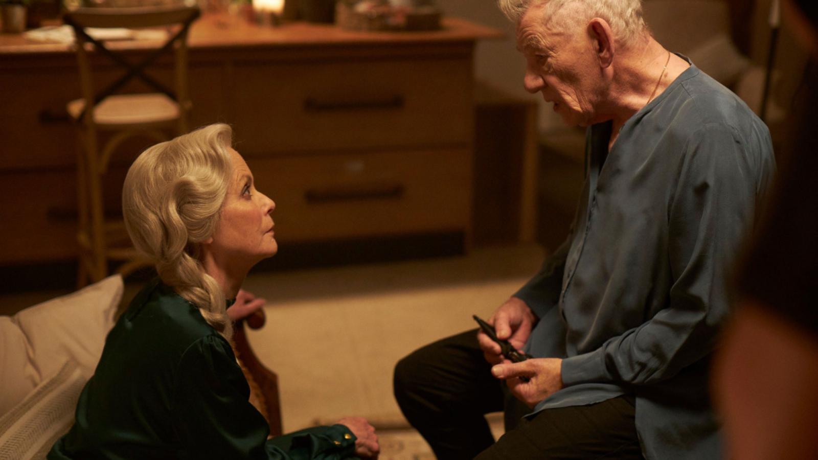 Ötven évvel 1971-es sikere után Ian McKellen a színpadon, tavaly 85 évesen a filmvásznon újra eljátszotta Hamletet. Partnere Gertrúd szerepében Jenny Seagrove