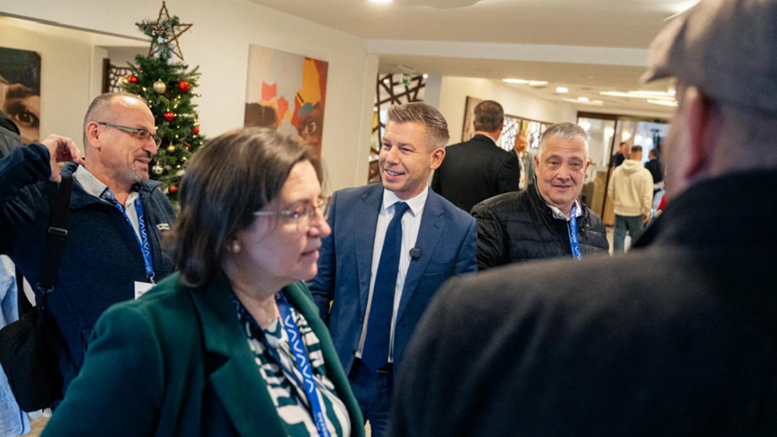 Magyar Péter Balatonfüreden december 9-én