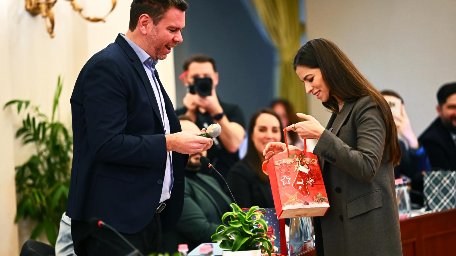 A Fővárosi Közgyűlés december 17-ei ajándékozása.