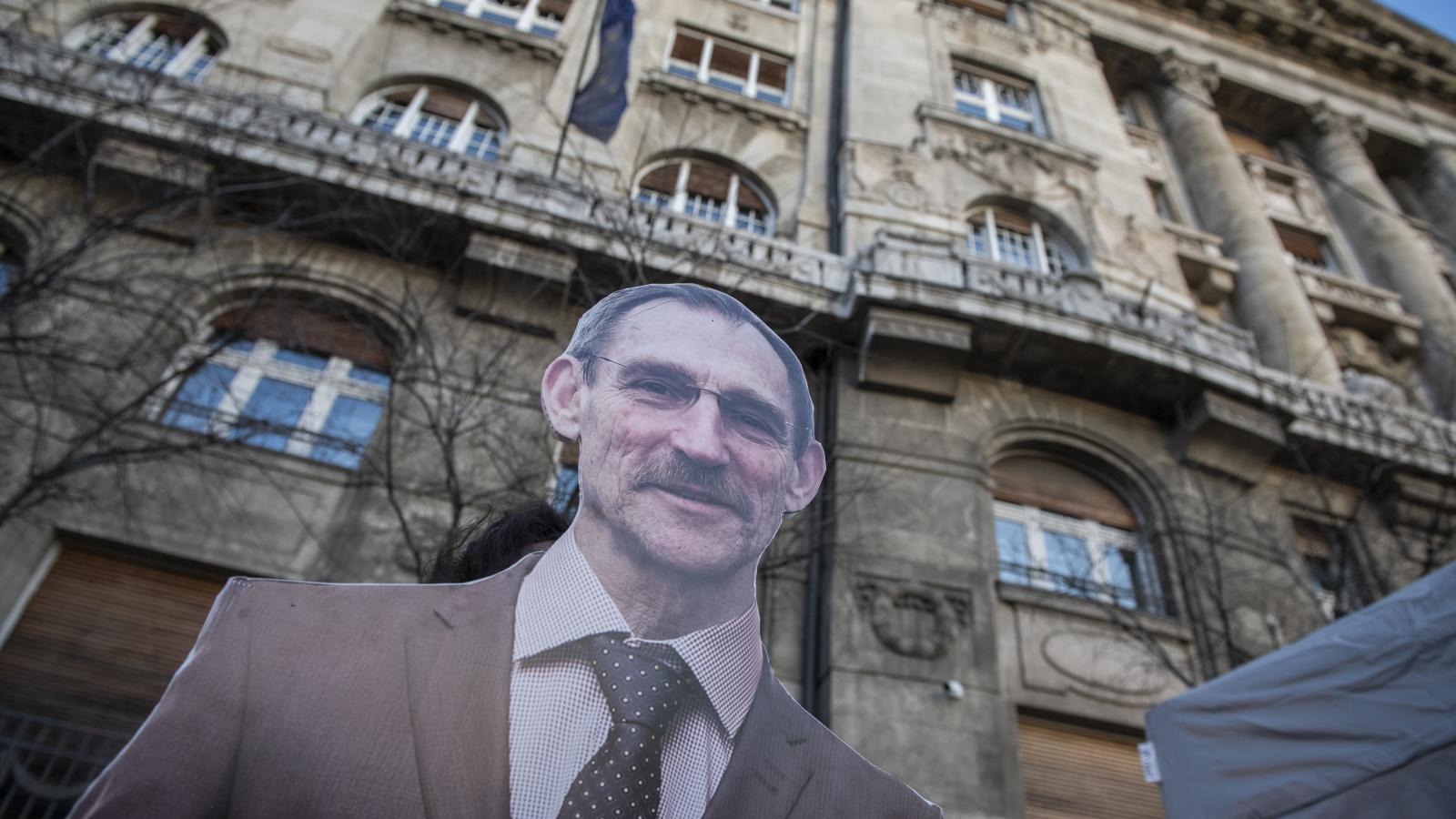 Egy korábbi tüntetés Pintér Sándor tárcájánál. Korábban bőkezűek voltak