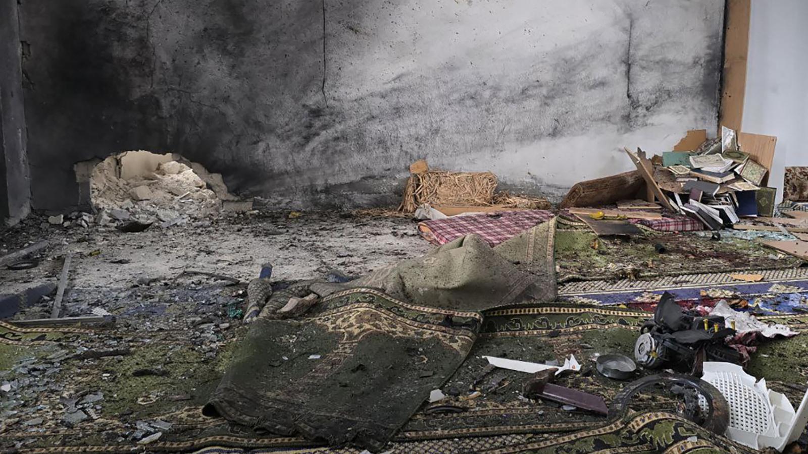 A SANA szíriai állami hírügynökség által 2025. december 26-án közreadott képen az Imam Ali bin Abi Talib mecset látható a robbantás után.