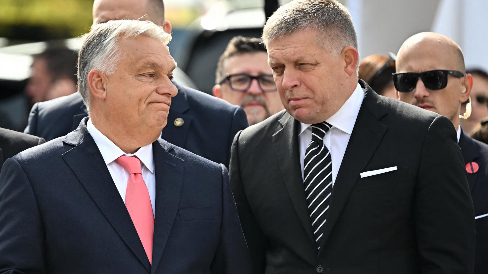 A két jóbarát, Orbán Viktor és Robert Fico – a magyar kormány feltűnően hallgat a Beneš-dekrétumok ügyében